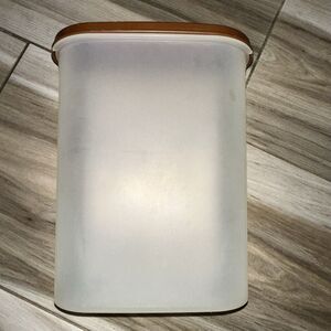 2.3 Liter Tupperware Container With Brown Lid